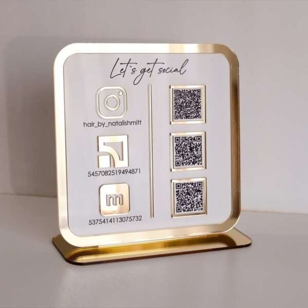 Letrero comercial con código QR múltiple